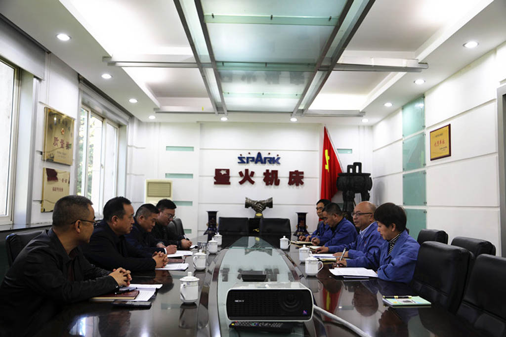市總工會(huì)黨組書記、常務(wù)副主席秦福才一行到星火公司開展專題調(diào)研