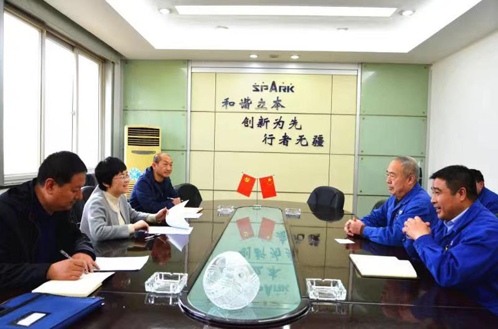 天水市工信局領(lǐng)導調(diào)研星火機床公司生產(chǎn)經(jīng)營工作