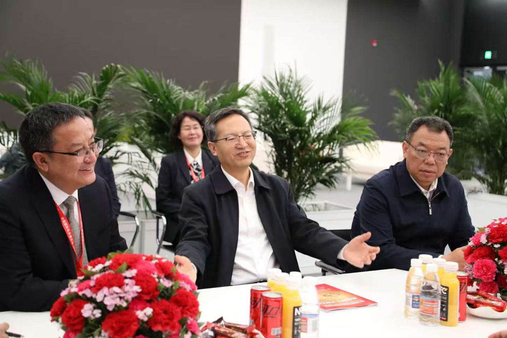 甘肅國投集團(tuán)董事長成廣平與中國機(jī)床工具工業(yè)協(xié)會會長毛予鋒座談交流