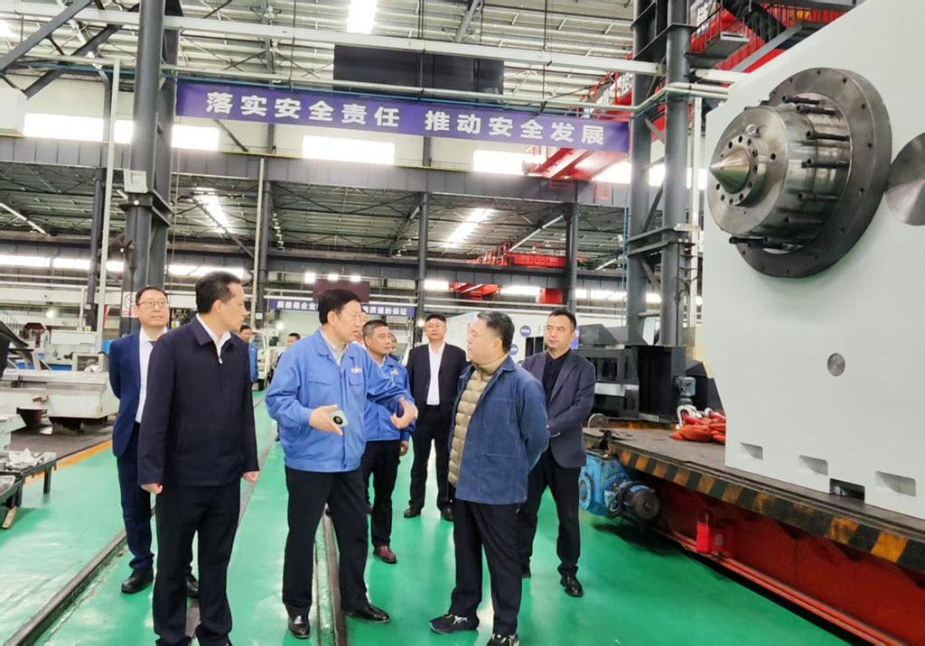 方大集團(tuán)領(lǐng)導(dǎo)一行蒞臨星火數(shù)控參觀調(diào)研